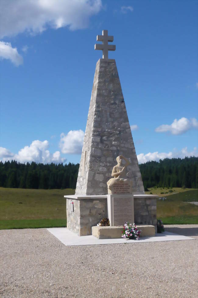 Monument aux Ailes Alliées à Échallon, dédié aux agents du Special Operations Executive - Échallon (01130) - Ain