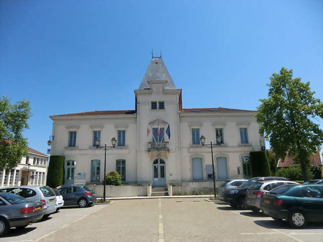 Vue de la mairie de Villars-les-Dombes - Villars-les-Dombes (01330) - Ain