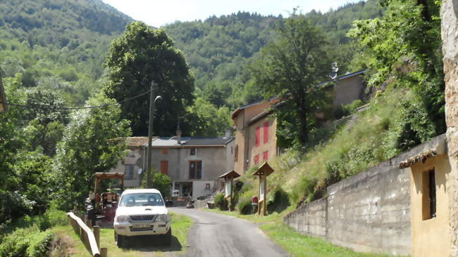 Rue principale du village - Fontanès-de-Sault (11140) - Aude
