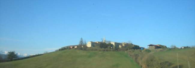 Vue panoramique sur Lignairolles avec un aperçu des Pyrénées - Lignairolles (11240) - Aude