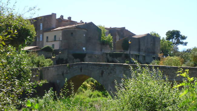 Le village et son château - Rieux-Minervois (11160) - Aude