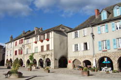 photo Comprendre l'architecture en bois des années 1500 à Sauveterre de Rouergue
