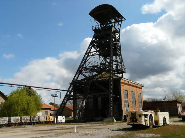 Chevalement du puits de mine Hély d'Oissel - Gréasque (13850) - Bouches-du-Rhône