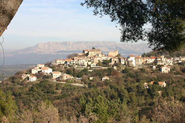 Le village de Mimet vu depuis la chaîne de l'Étoile - Mimet (13105) - Bouches-du-Rhône