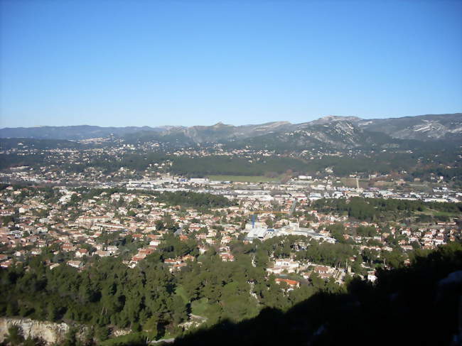 Le village, vu depuis le sommet du Télégraphe - La Penne-sur-Huveaune (13821) - Bouches-du-Rhône