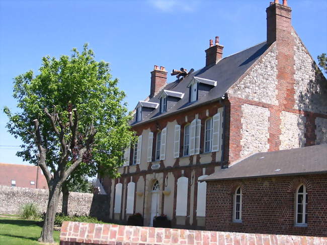 Le bâtiment de la mairie d'Équemauville - Équemauville (14600) - Calvados