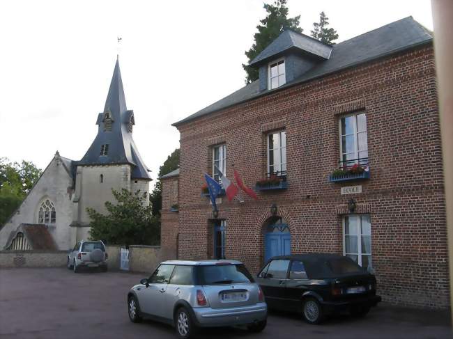 La mairie et l'église Saint-Étienne - Reux (14130) - Calvados