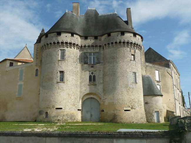 Le château de Barbezieux - Barbezieux-Saint-Hilaire (16300) - Charente
