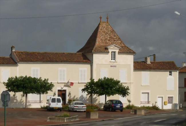 La mairie - Juillac-le-Coq (16130) - Charente