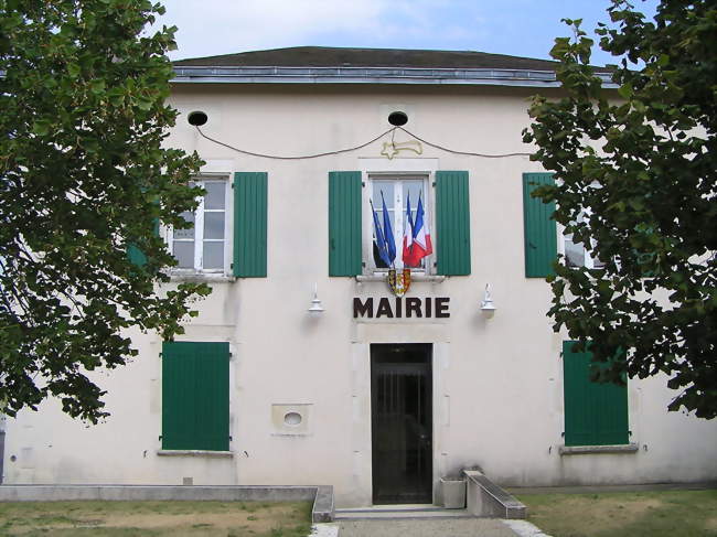 La mairie - Montjean (16240) - Charente