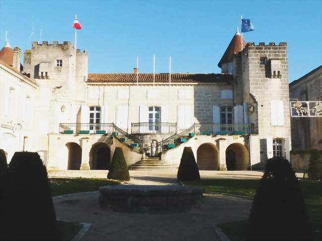 L'hôtel de ville - Nersac (16440) - Charente