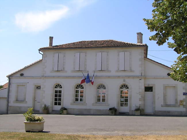 La mairie - Saint-Amant-de-Nouère (16170) - Charente