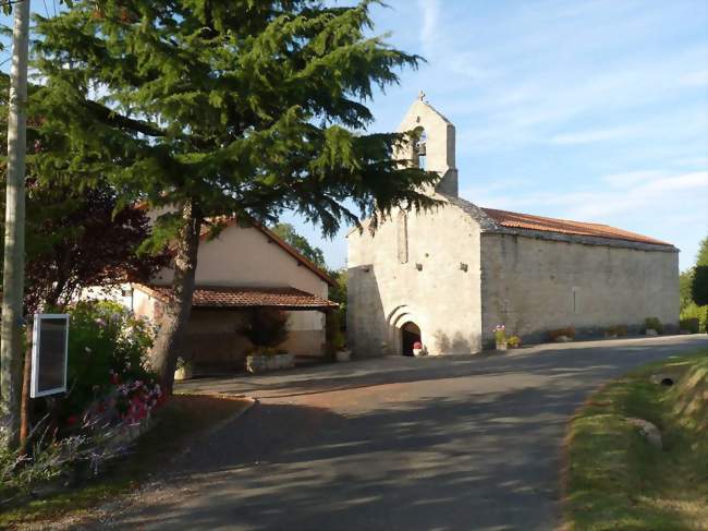 La mairie et l'église - Saint-Sulpice-de-Ruffec (16460) - Charente