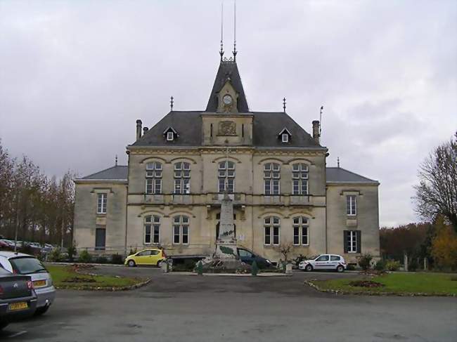 L'hôtel de ville de Burie - Burie (17770) - Charente-Maritime