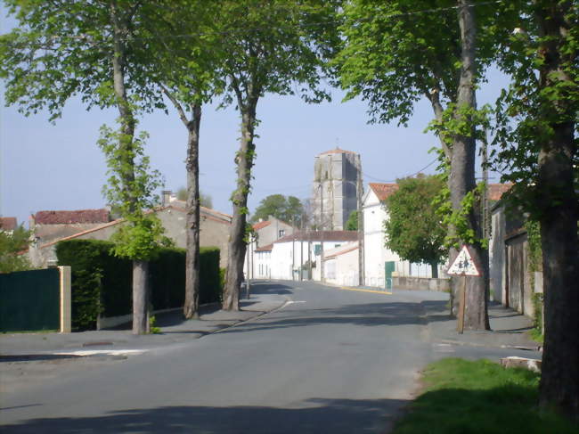 L'entrée du village - Saint-Jean-d'Angle (17620) - Charente-Maritime