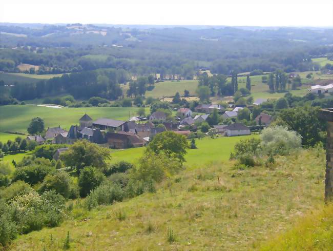 Le bourg de Segonzac vu du puy de Segonzac - Segonzac (19310) - Corrèze