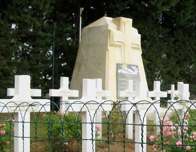 Le cimetière militaire - Bellenglise (02420) - Aisne