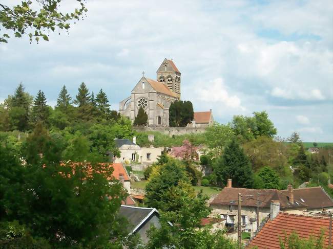 Le village de Lesges et son église - Lesges (02220) - Aisne