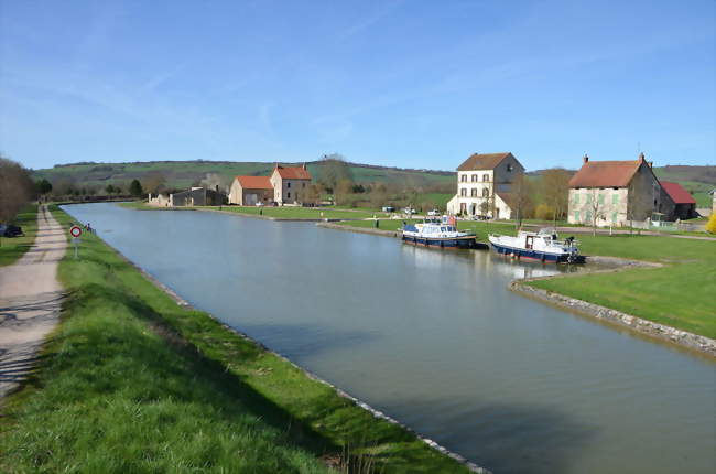 Pont-Royal sur le canal de Bourgogne à Clamerey - Clamerey (21390) - Côte-d'Or