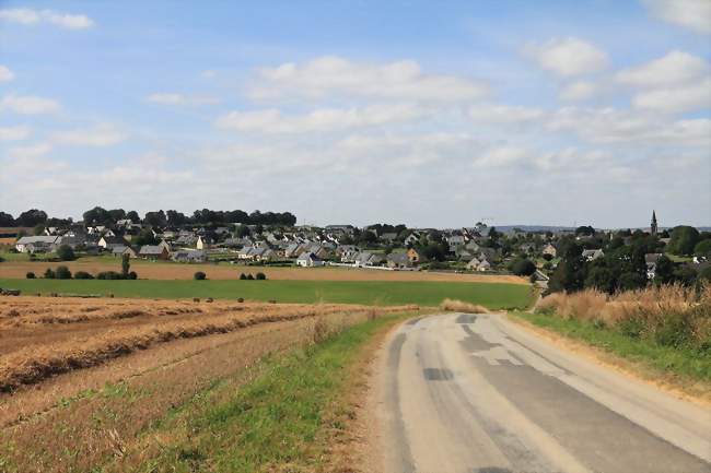 La commune d'Hémonstoir vue depuis la haut de la rue Philippe le Duc en juillet 2012 - Hémonstoir (22600) - Côtes-d'Armor