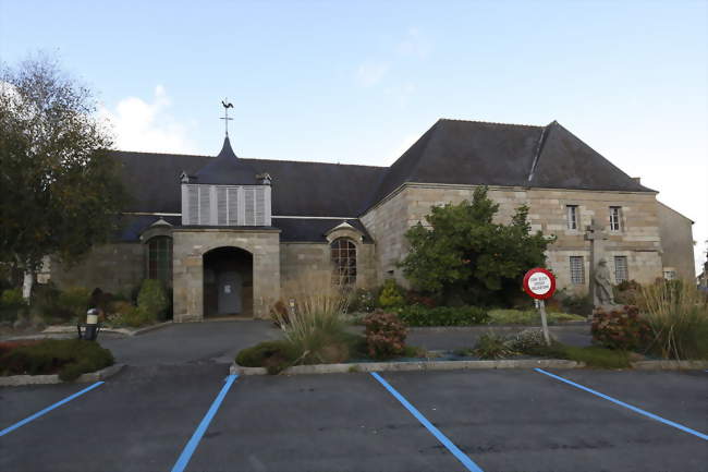 L'église Saint-Pierre - Plouguernével (22110) - Côtes-d'Armor