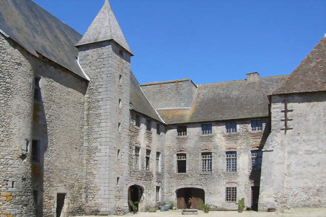Commanderie hôspitalière du XIIe siècle - Lavaufranche (23600) - Creuse