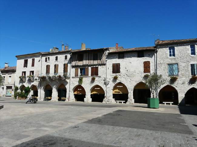 Les arcades de la place Gambetta à Eymet - Eymet (24500) - Dordogne
