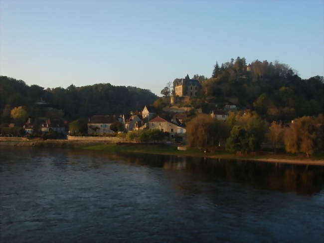 Au bord de la Dordogne, le village de Limeuil - Limeuil (24510) - Dordogne
