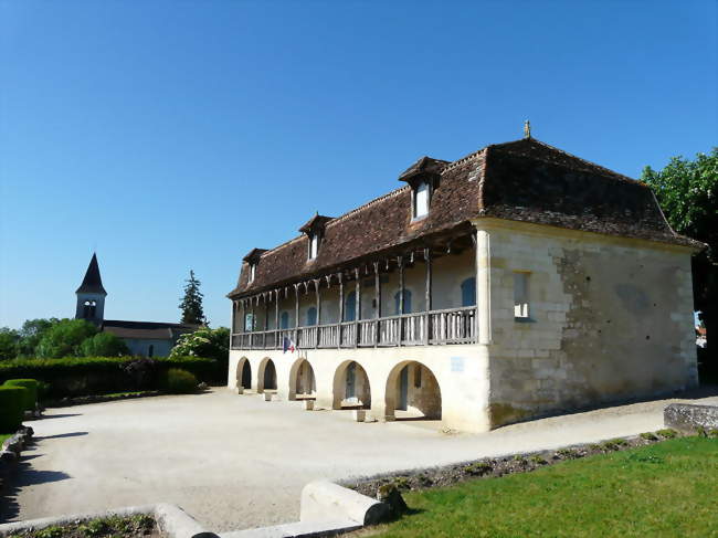 L'ancien presbytère et l'église de Saint-Front-de-Pradoux - Saint-Front-de-Pradoux (24400) - Dordogne