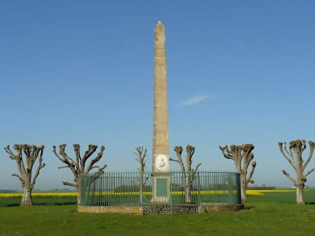 La pyramide commémorative de la bataille d'Ivry - Épieds (27730) - Eure