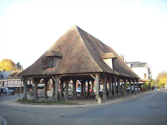 Les halles du XVIIe siècle - Lyons-la-Forêt (27480) - Eure