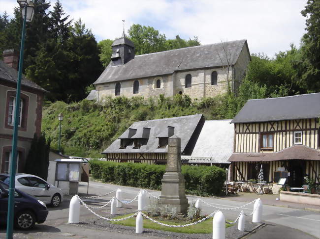 Centre du village et église des Préaux - Les Préaux (27500) - Eure
