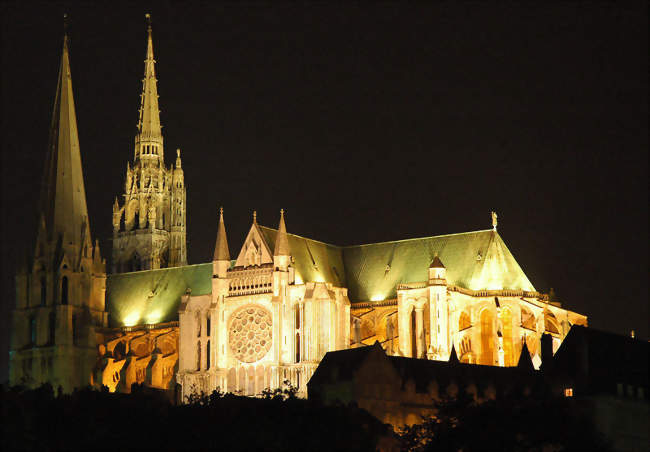 Cathédrale vue nocturne Photographie prise par GIRAUD Patrick