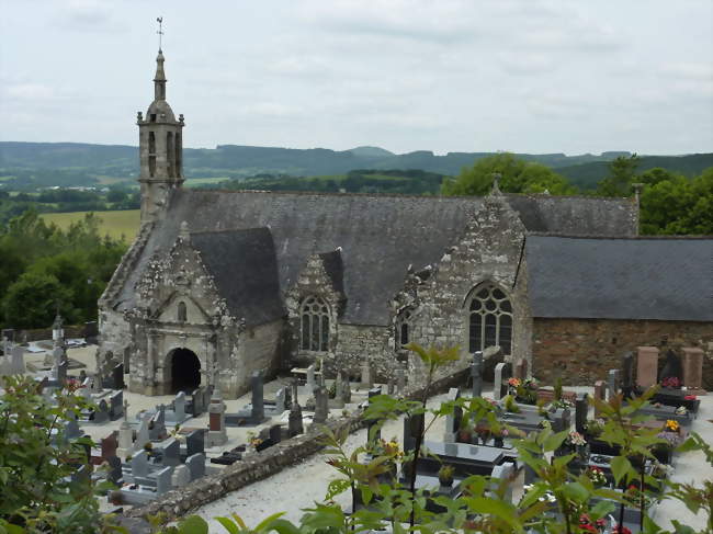 Le site de Lannédern depuis l'église- à l'arrière-plan les monts d'Arrée et le mont Saint-Michel-de-Brasparts - Lannédern (29190) - Finistère