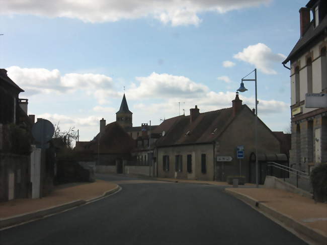 La rue principale de Diou - Diou (03290) - Allier
