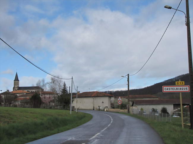 Entrée du village - Castelbiague (31160) - Haute-Garonne