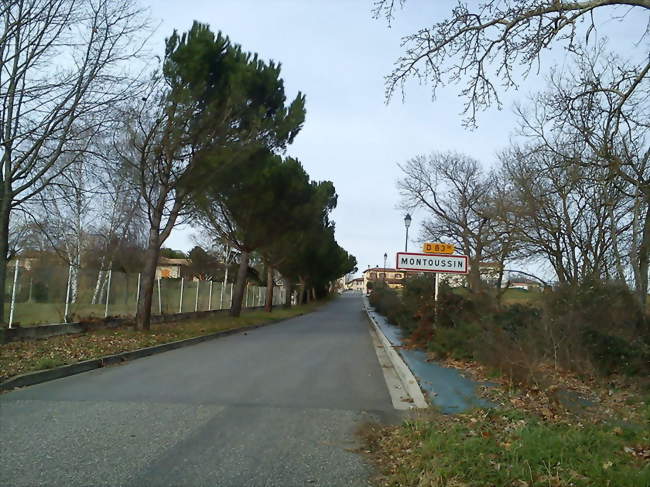 Entrée du village - Montoussin (31430) - Haute-Garonne