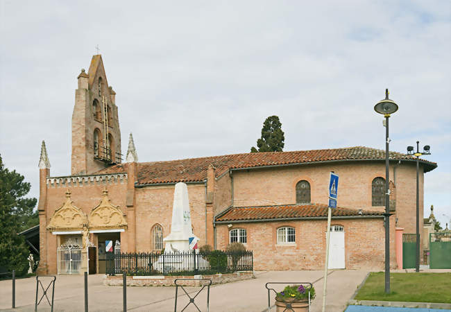 L'église et le monument aux morts - Saint-Jean (31240) - Haute-Garonne