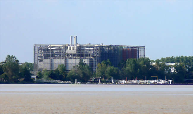 Bord de Garonne à Bègles, l'incinérateur - Bègles (33130) - Gironde