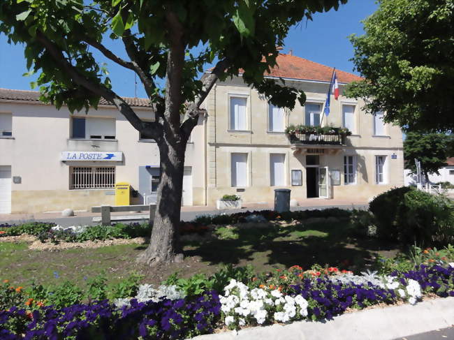 La mairie et la poste - Braud-et-Saint-Louis (33820) - Gironde