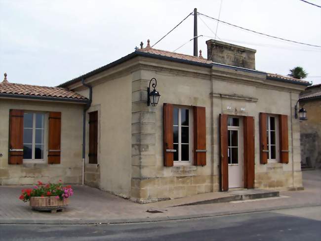 La mairie (juin 2013) - Donzac (33410) - Gironde