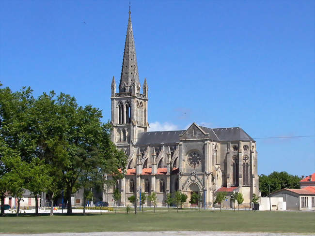 L'église Saint-Trélody est caractéristique des tendances néo-gothiques du XIXe siècle - Lesparre-Médoc (33340) - Gironde