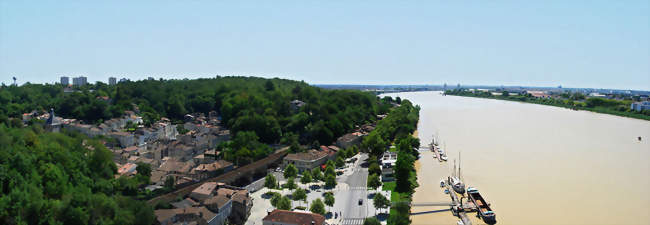 Vue du vieux Lormont depuis le pont d'Aquitaine - Lormont (33310) - Gironde