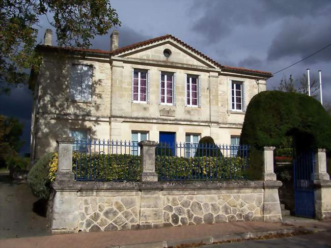 La mairie (oct 2012) - Lugasson (33760) - Gironde