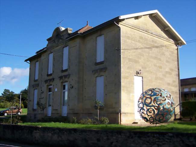 La mairie (oct 2012) - Naujan-et-Postiac (33420) - Gironde