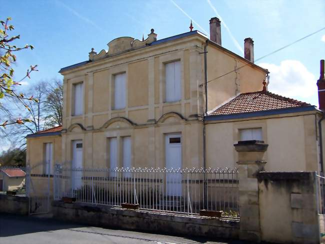 La mairie (avr 2013) - Saint-Pierre-de-Bat (33760) - Gironde