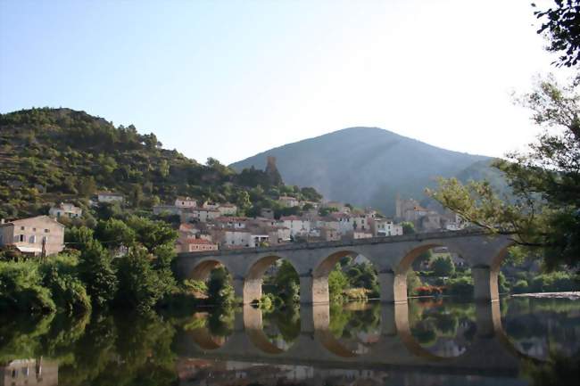 Panorama du village depuis les rives de l'Orb - Roquebrun (34460) - Hérault