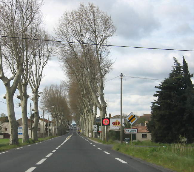 Entrée du village - Valros (34290) - Hérault