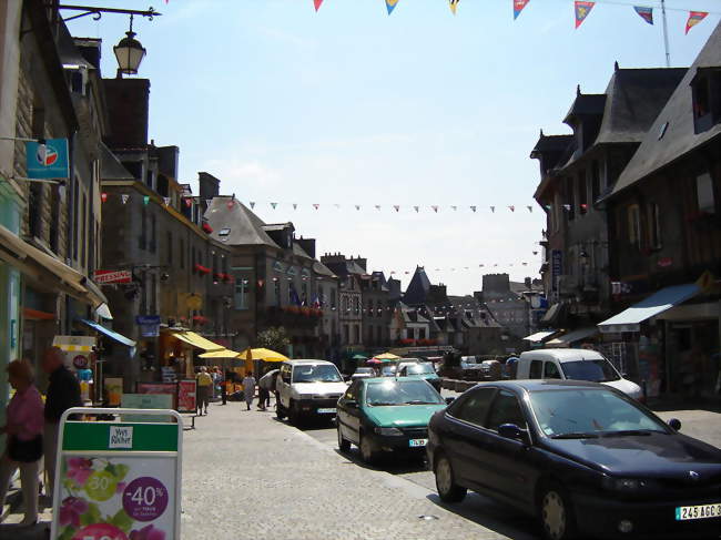 La grand'rue (en 2005) - Dol-de-Bretagne (35120) - Ille-et-Vilaine