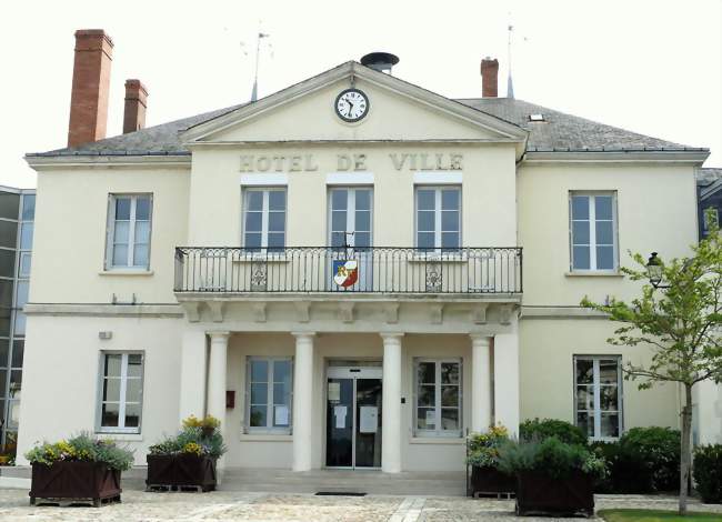 Lhôtel de ville - Châtillon-sur-Indre (36700) - Indre